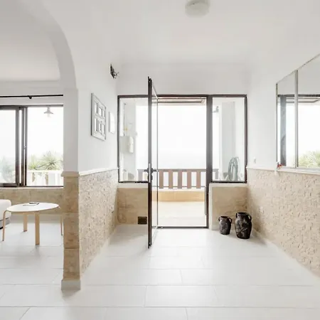 Semesterbostad Serenity Haven